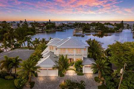 8405 Marina Dr Holmes Beach, FL 34217