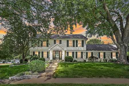 329 Strawbridge Dr Chesterfield, MO 63017