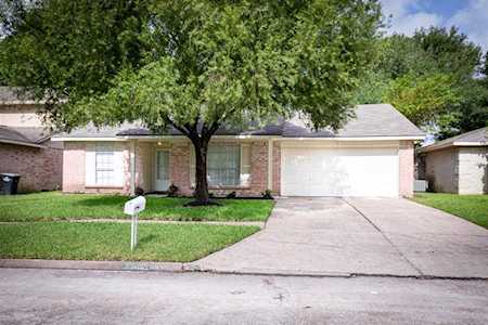 10502 Long River Dr Sugar Land, TX 77498