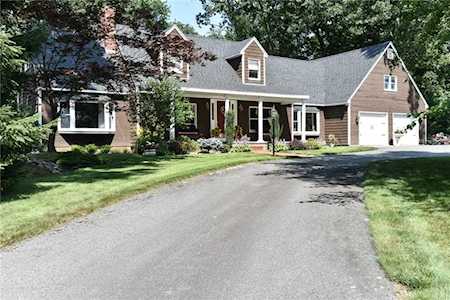 5 Michael Dr Lincoln, RI 02865