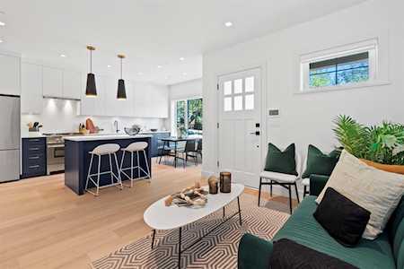 1923 E 3rd Avenue Vancouver, BC V5N 1H4