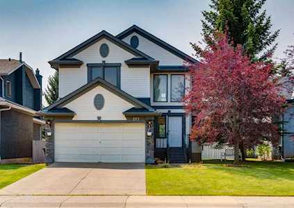 217 Hawkstone Dr NW Calgary, AB T3G 3R1