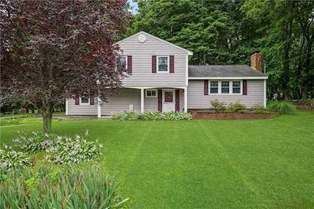 6 Mcintosh Dr Smithfield, RI 02828