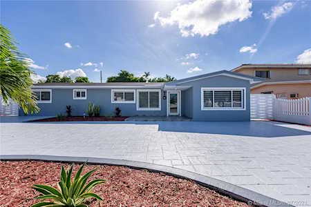 5830 W 12th Ave Hialeah, FL 33012