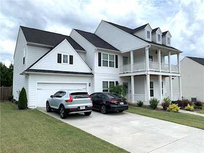 6476 Hickory Branch Dr Hoschton, GA 30548