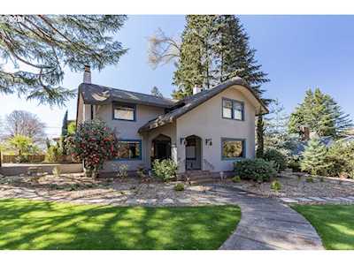 3652 SE Oak St Portland, OR 97214