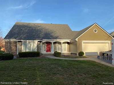 20062 Stamford Dr Dr Livonia, MI 48152