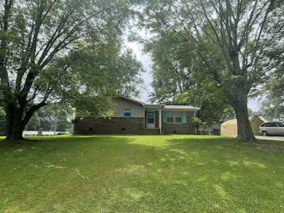 2212 Fincher Dr Westmoreland, TN 37186