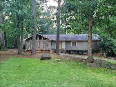 1226 Larkview Dr SW Lilburn, GA 30047