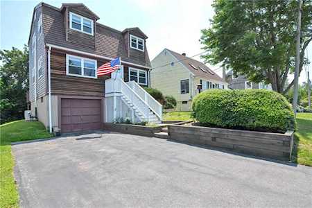 103 Canton Ave Portsmouth, RI 02871