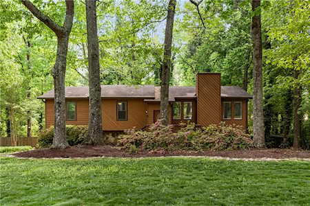 516 Magnolia Dr Woodstock, GA 30188