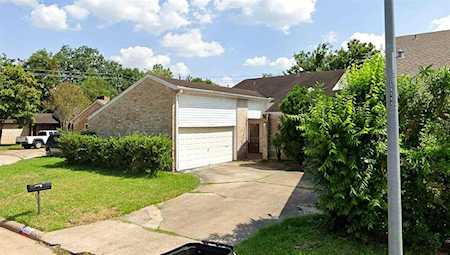 9511 Sandstone St Houston, TX 77036