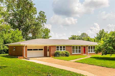 9439 Indian Meadows Dr St Louis, MO 63132
