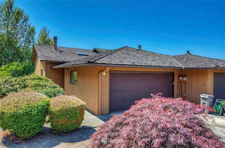 1529 Eagle Ridge Dr S #1 Renton, WA 98055
