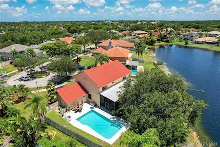 811 Altavista Ter Davie, FL 33325