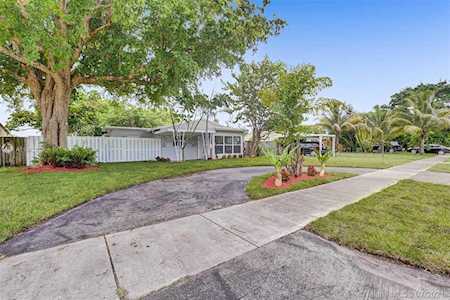 651 NE 57th St Oakland Park, FL 33334