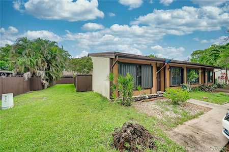 10331 Holly Ct Pembroke Pines, FL 33026