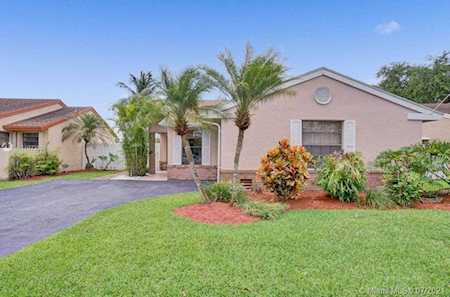 13740 Oak Ridge Dr Davie, FL 33325