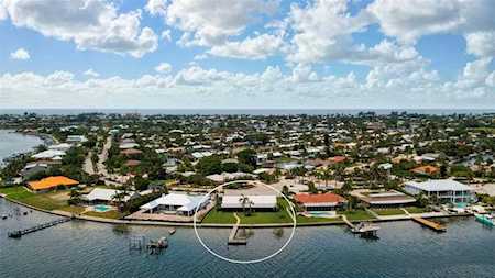 655 Key Royale Dr Holmes Beach, FL 34217