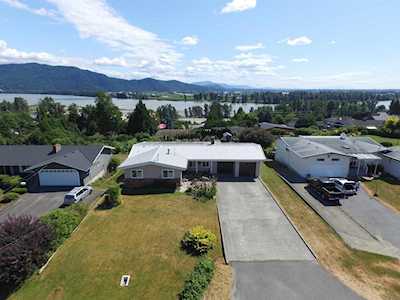 34936 Moffat Avenue Mission, BC V2V 6S1