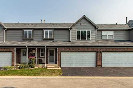 774 E Whispering Oaks Ct Palatine, IL 60074