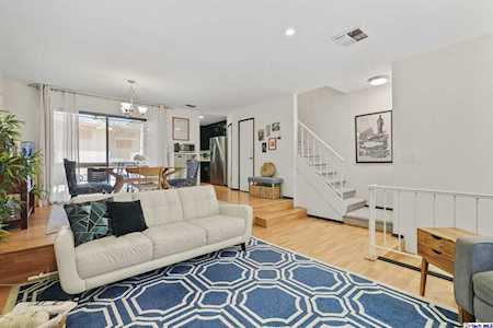 320 Mchenry Rd #18 Glendale, CA 91206