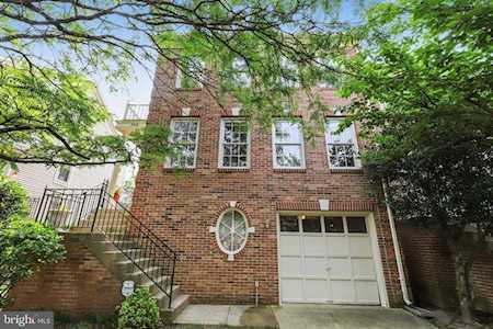 2019 Meadow Springs Dr Vienna, VA 22182