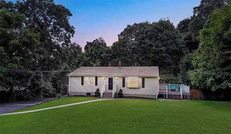 14 Garden St Cumberland, RI 02864