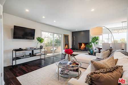 451 S Barrington Ave #202 Los Angeles, CA 90049