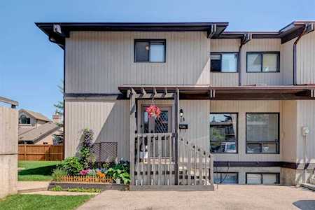 2210 Oakmoor Dr SW #18 Calgary, AB T2V 4R4