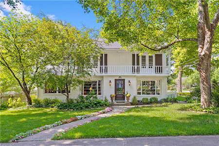 1241 W 69th St Kansas City, MO 64113