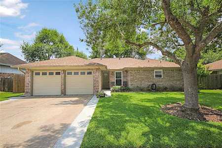 2313 Goodrich St Pearland, TX 77581