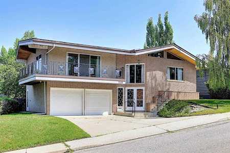 2536 Charlebois Dr NW Calgary, AB T2L 0T6
