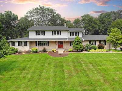 1571 Woodland Dr Bethlehem, PA 18015