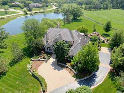 1721 Lakeview Terrace Libertyville, IL 60048