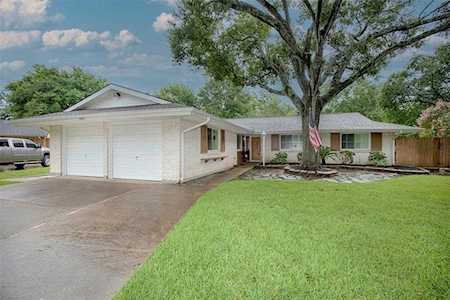 1918 Wavecrest Ln Houston, TX 77062