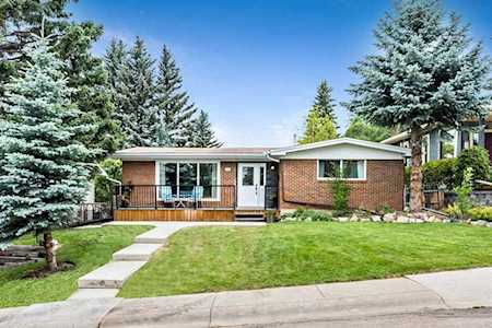2708 Crawford Rd NW Calgary, AB T2L 1E1