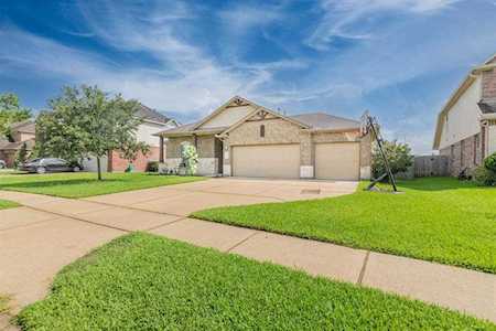 2402 Copper Fields Dr Rosharon, TX 77583
