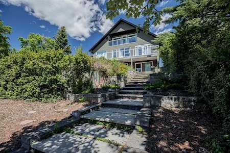 5236 23 Ave NW Calgary, AB T3B 1A1