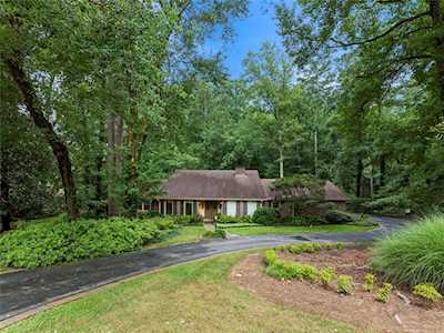 6020 Weatherly Dr Sandy Springs, GA 30328