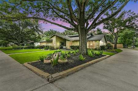 5355 Dumfries Dr Houston, TX 77096