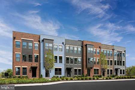 13009 Hattontown Square Herndon, VA 20171