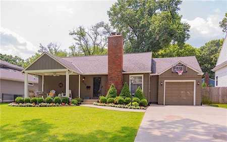 6714 Fontana St Prairie Village, KS 66208