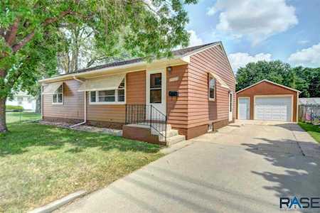 912 N Kiwanis Ave Sioux Falls, SD 57104