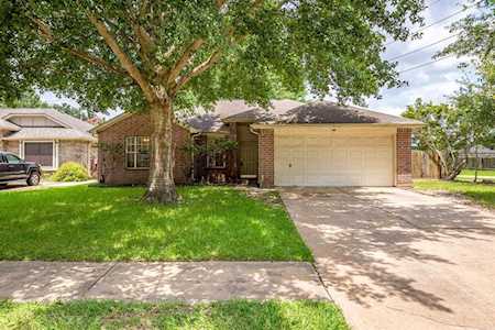 6911 Creek Village Dr Katy, TX 77449