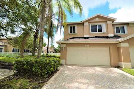 15822 SW 10th St Pembroke Pines, FL 33027