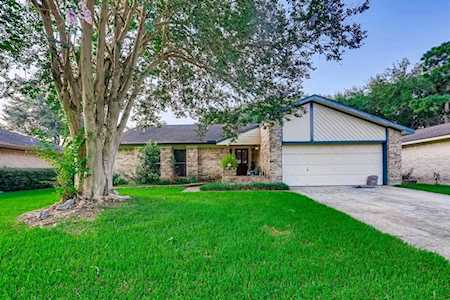 16214 Mill Point Dr Houston, TX 77059