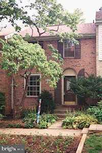 9681 Lindenbrook St Fairfax, VA 22031
