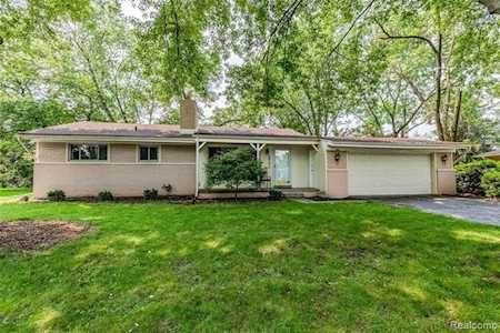 28171 Kendallwood Dr Farmington Hills, MI 48334