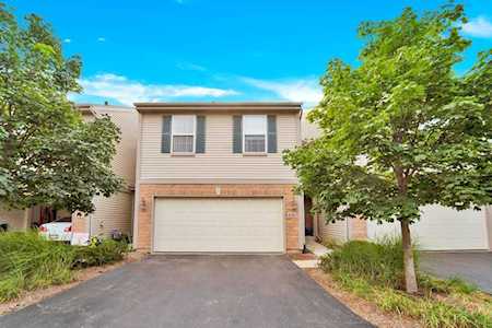 635 Georgian Ct Addison, IL 60101